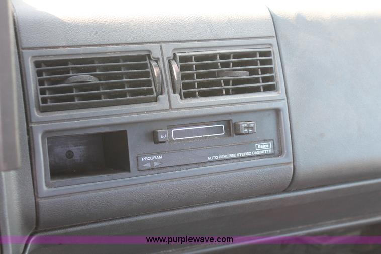 image for item E2547 2001 Chevrolet C6500 rollback truck