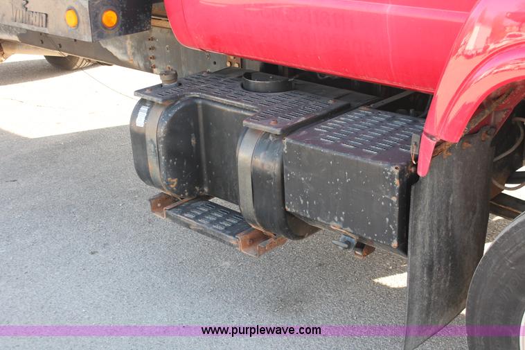 image for item E2547 2001 Chevrolet C6500 rollback truck