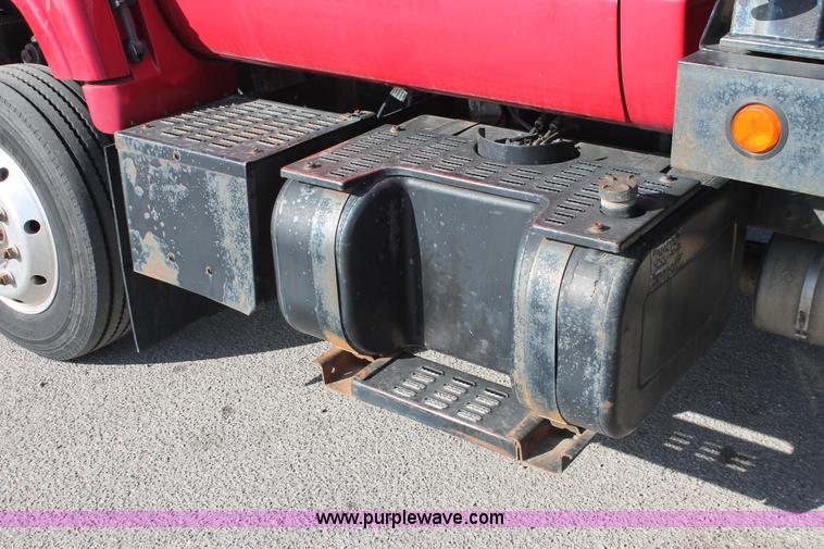 image for item E2547 2001 Chevrolet C6500 rollback truck