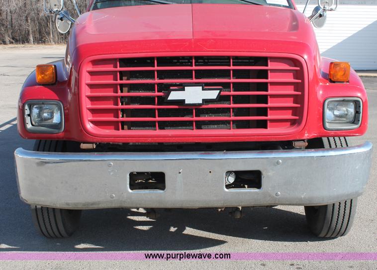 image for item E2547 2001 Chevrolet C6500 rollback truck