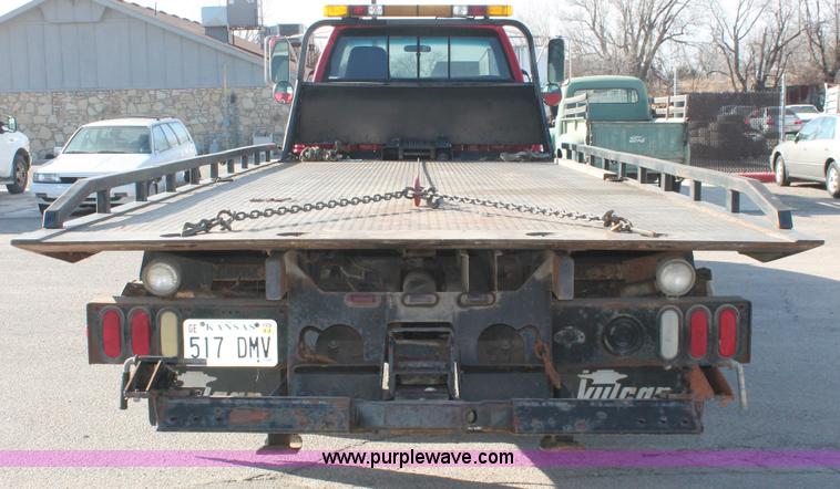 image for item E2547 2001 Chevrolet C6500 rollback truck