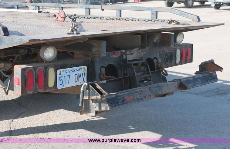 image for item E2547 2001 Chevrolet C6500 rollback truck