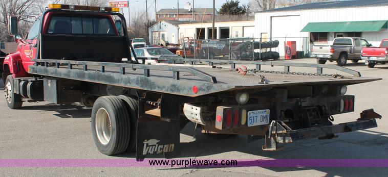 image for item E2547 2001 Chevrolet C6500 rollback truck