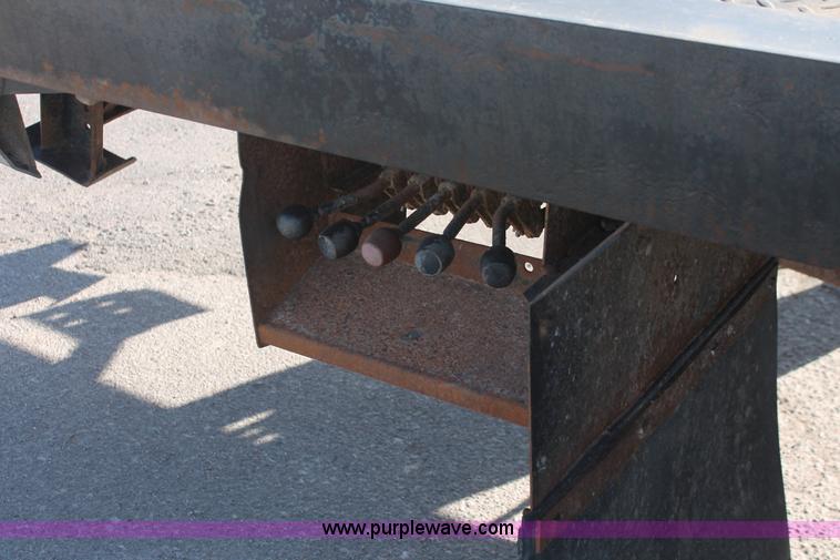 image for item E2547 2001 Chevrolet C6500 rollback truck