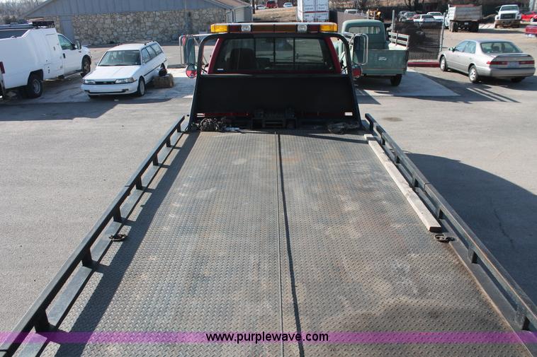 image for item E2547 2001 Chevrolet C6500 rollback truck