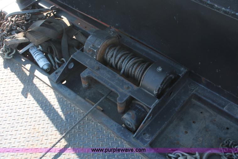 image for item E2547 2001 Chevrolet C6500 rollback truck