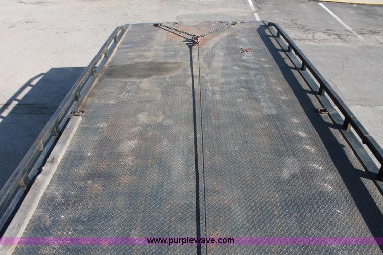 image for item E2547 2001 Chevrolet C6500 rollback truck