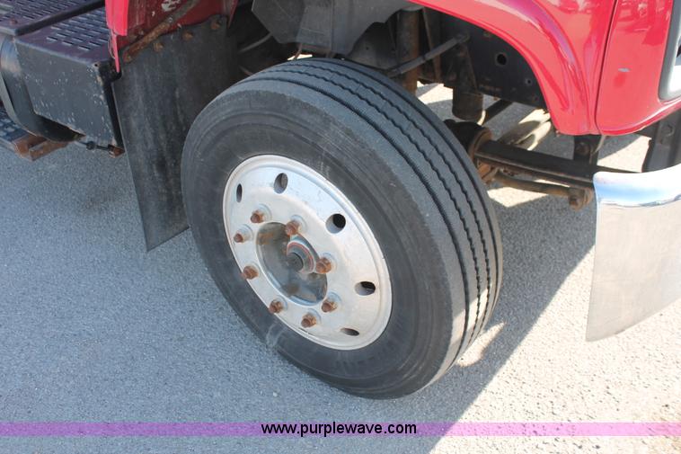 image for item E2547 2001 Chevrolet C6500 rollback truck