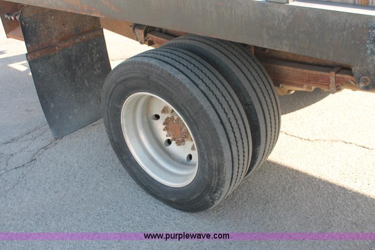 image for item E2547 2001 Chevrolet C6500 rollback truck