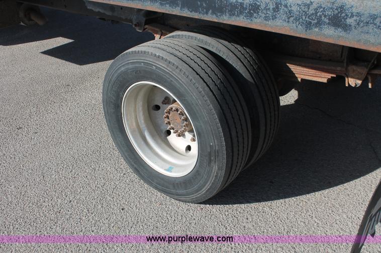 image for item E2547 2001 Chevrolet C6500 rollback truck