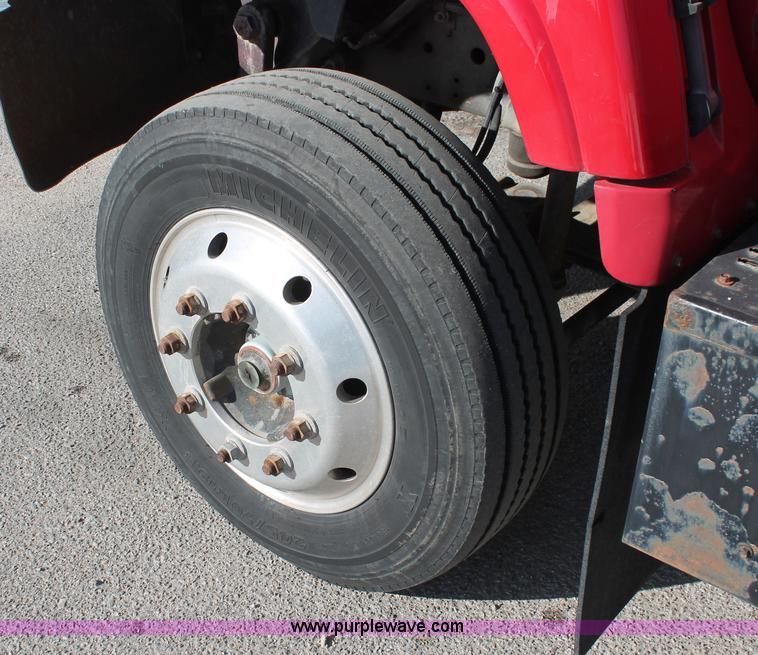 image for item E2547 2001 Chevrolet C6500 rollback truck