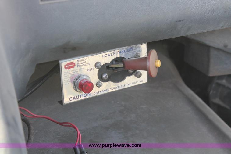 image for item E2548 1988 Ford L9000 semi truck