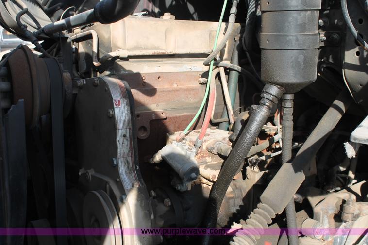 image for item E2548 1988 Ford L9000 semi truck