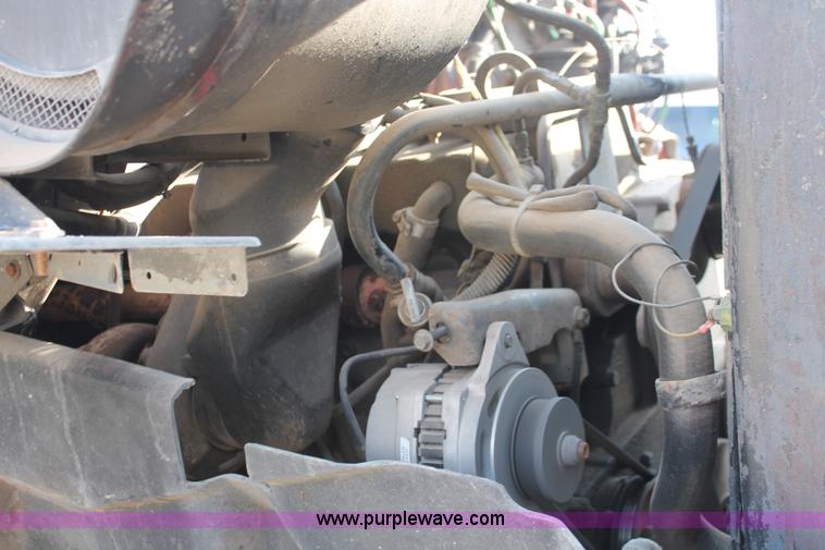 image for item E2548 1988 Ford L9000 semi truck