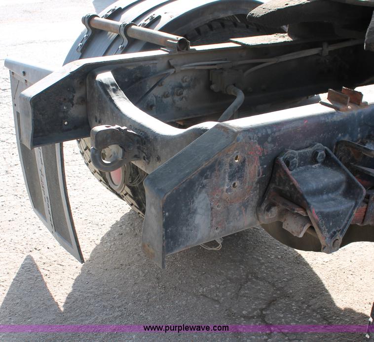 image for item E2548 1988 Ford L9000 semi truck