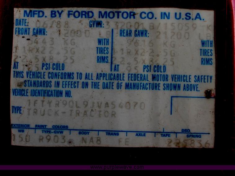 image for item E2548 1988 Ford L9000 semi truck