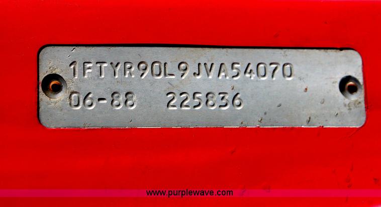 image for item E2548 1988 Ford L9000 semi truck