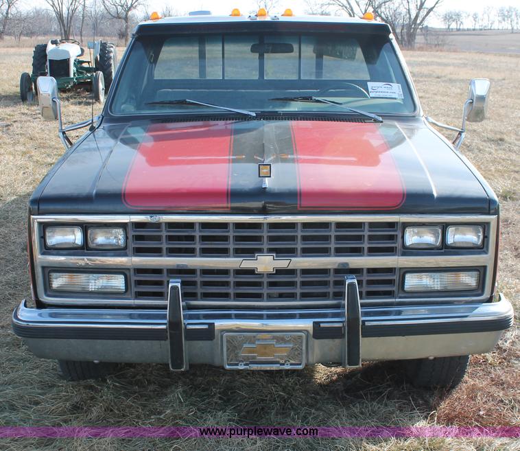 image for item E2552 1983 Chevrolet Silverado 30 car hauler truck