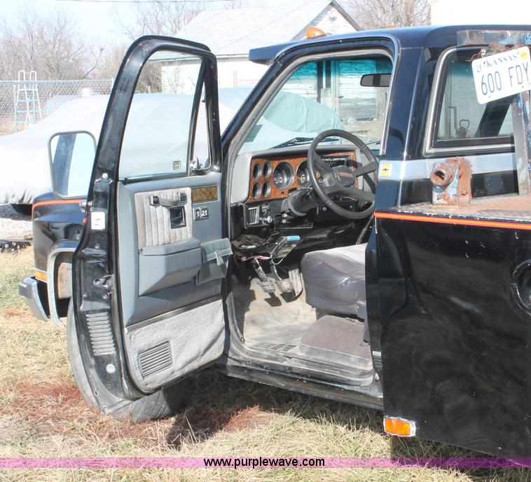 image for item E2552 1983 Chevrolet Silverado 30 car hauler truck