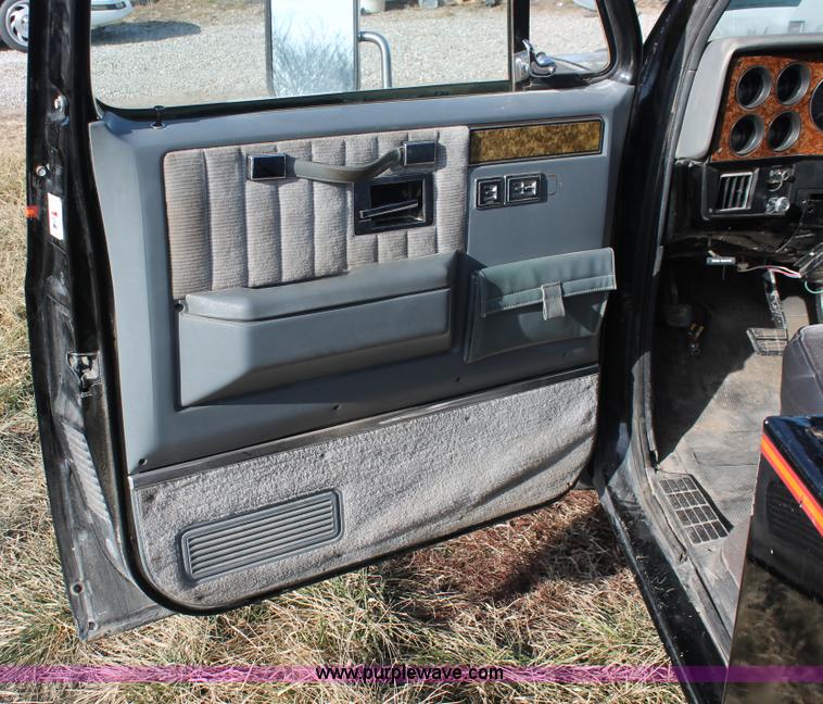 image for item E2552 1983 Chevrolet Silverado 30 car hauler truck