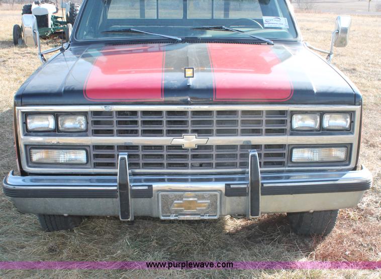 image for item E2552 1983 Chevrolet Silverado 30 car hauler truck