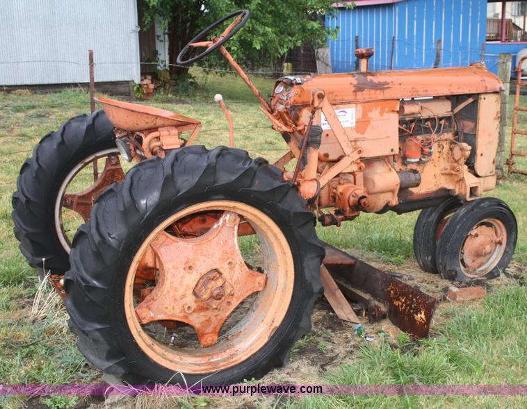 image for item E2554 1949 Case VAC tractor
