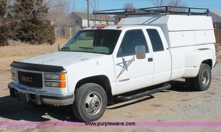 image for item E2599 1995 GMC Sierra 3500 Club Cab pickup truck