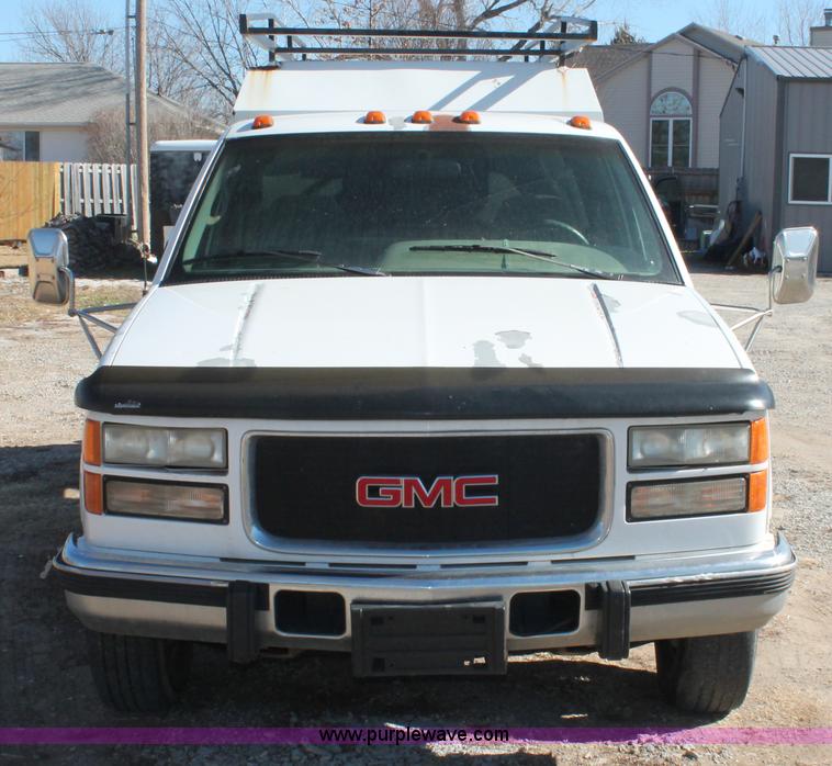 image for item E2599 1995 GMC Sierra 3500 Club Cab pickup truck