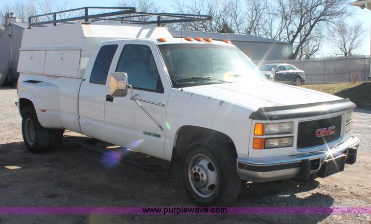 image for item E2599 1995 GMC Sierra 3500 Club Cab pickup truck