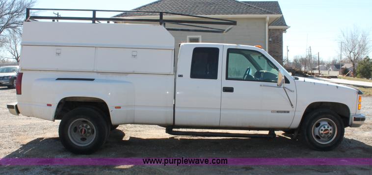 image for item E2599 1995 GMC Sierra 3500 Club Cab pickup truck
