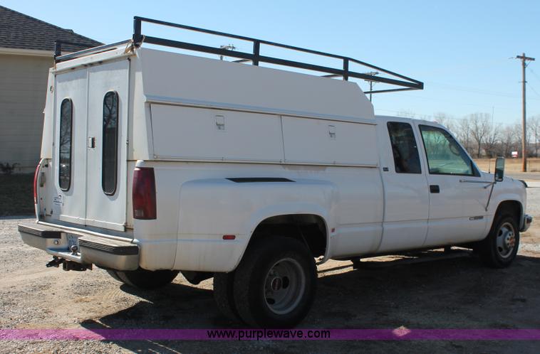 image for item E2599 1995 GMC Sierra 3500 Club Cab pickup truck