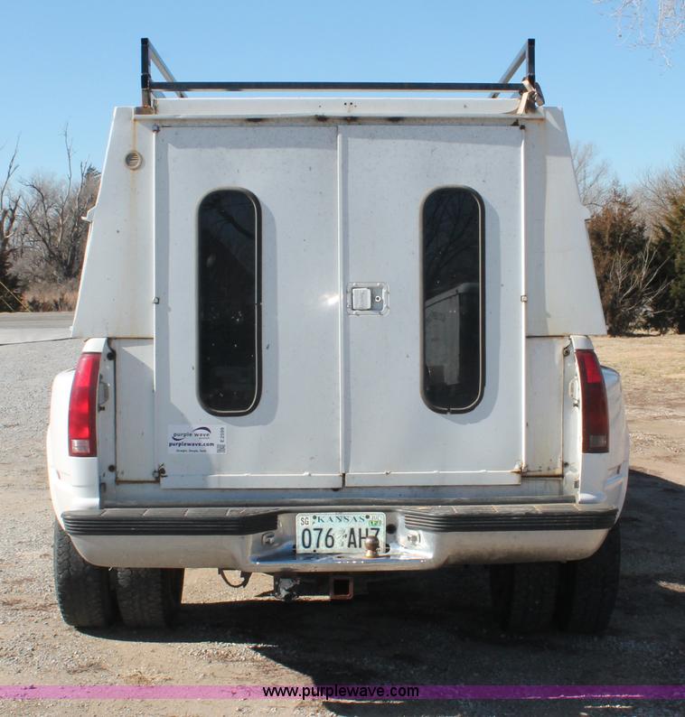 image for item E2599 1995 GMC Sierra 3500 Club Cab pickup truck