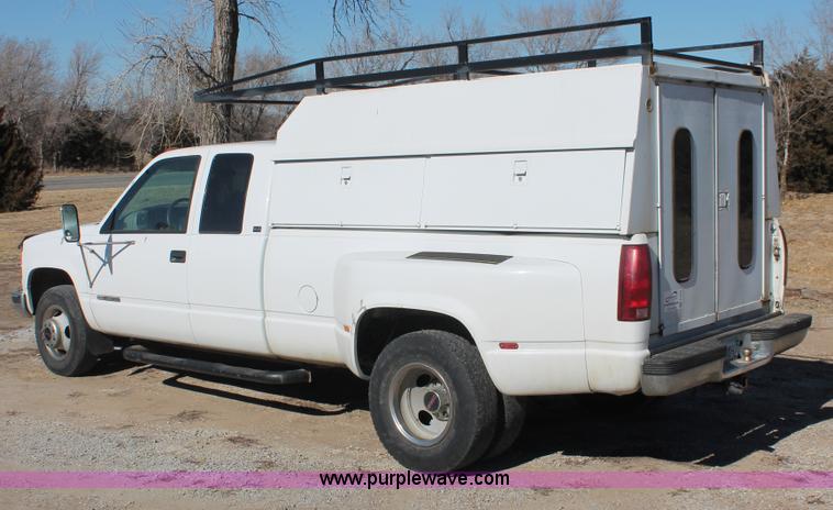 image for item E2599 1995 GMC Sierra 3500 Club Cab pickup truck