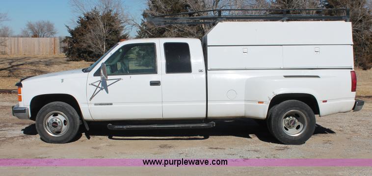 image for item E2599 1995 GMC Sierra 3500 Club Cab pickup truck