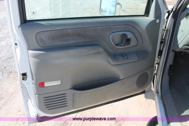 image for item E2599 1995 GMC Sierra 3500 Club Cab pickup truck