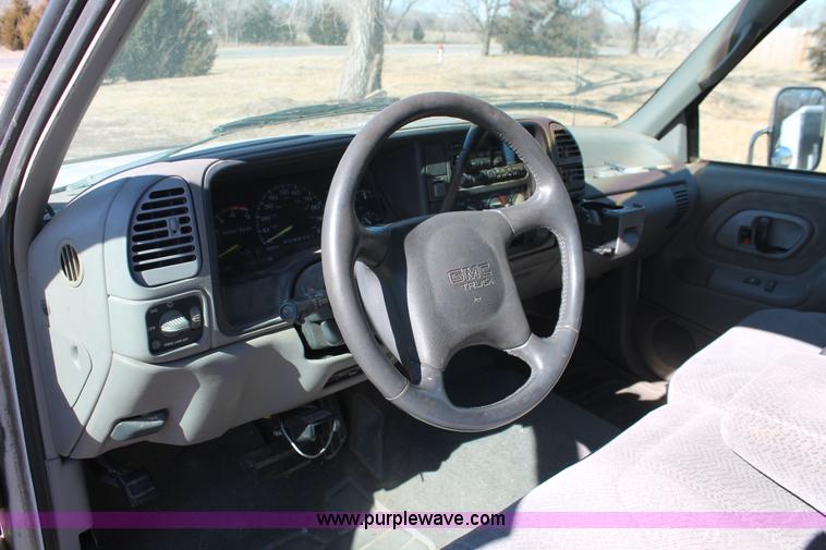 image for item E2599 1995 GMC Sierra 3500 Club Cab pickup truck