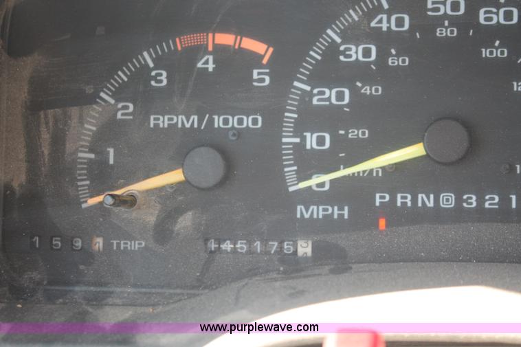 image for item E2599 1995 GMC Sierra 3500 Club Cab pickup truck