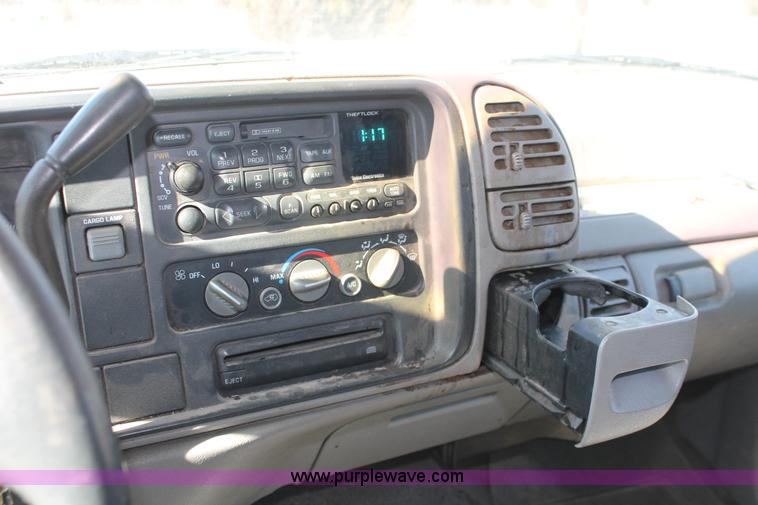 image for item E2599 1995 GMC Sierra 3500 Club Cab pickup truck