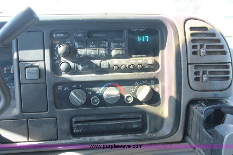 image for item E2599 1995 GMC Sierra 3500 Club Cab pickup truck