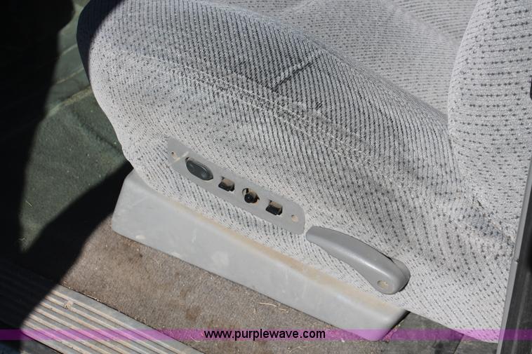 image for item E2599 1995 GMC Sierra 3500 Club Cab pickup truck