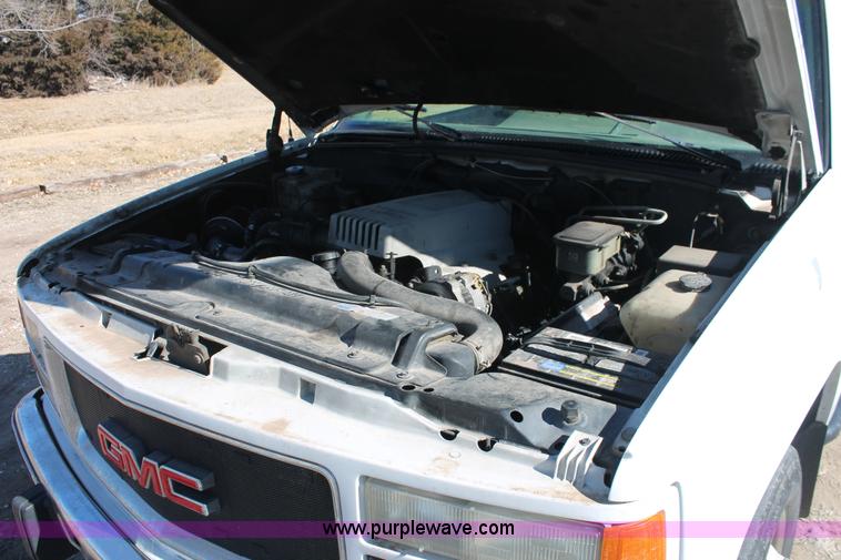 image for item E2599 1995 GMC Sierra 3500 Club Cab pickup truck