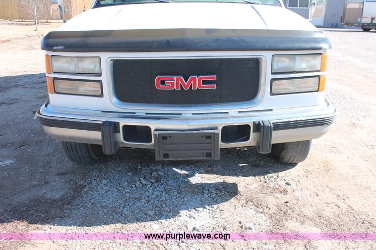 image for item E2599 1995 GMC Sierra 3500 Club Cab pickup truck