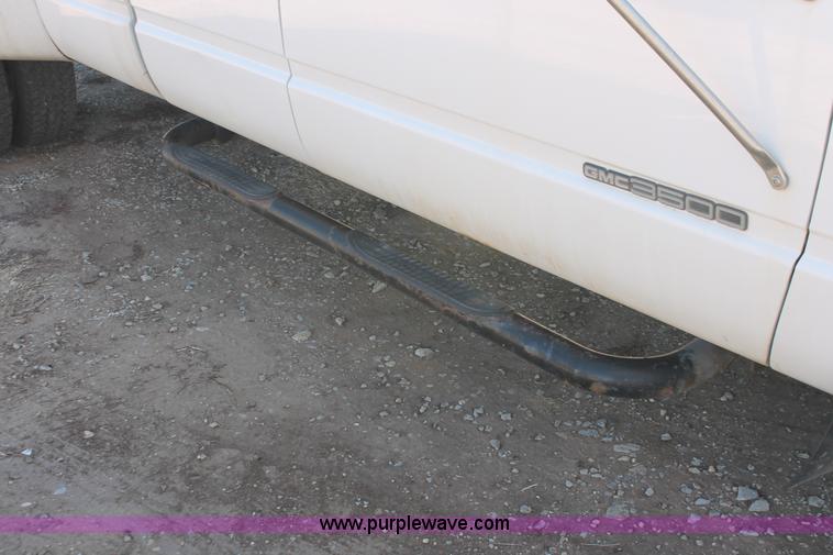 image for item E2599 1995 GMC Sierra 3500 Club Cab pickup truck