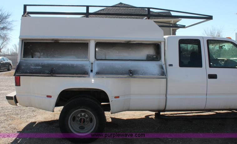 image for item E2599 1995 GMC Sierra 3500 Club Cab pickup truck