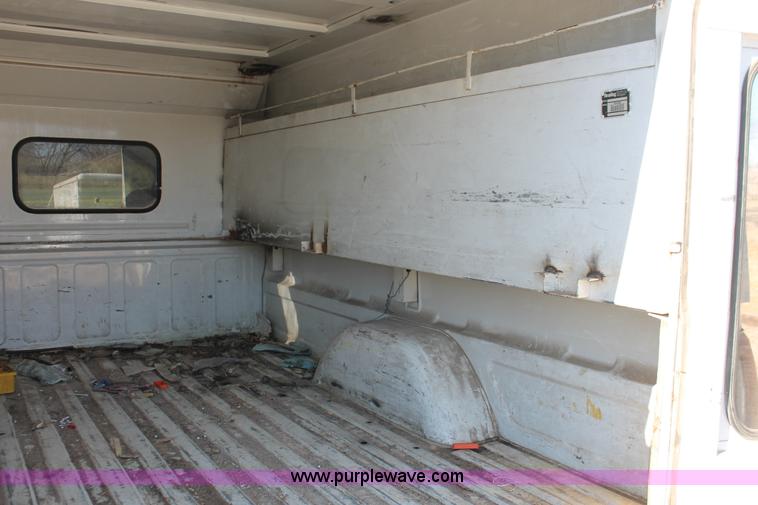 image for item E2599 1995 GMC Sierra 3500 Club Cab pickup truck