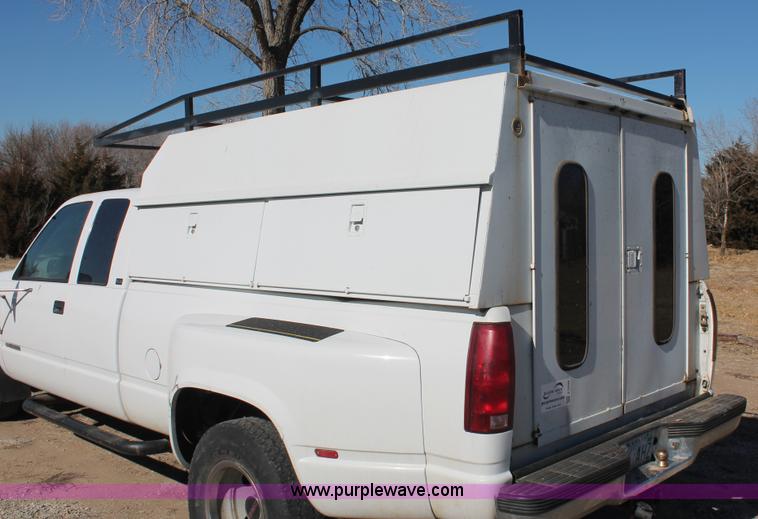 image for item E2599 1995 GMC Sierra 3500 Club Cab pickup truck