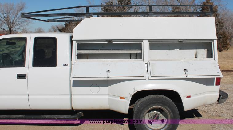 image for item E2599 1995 GMC Sierra 3500 Club Cab pickup truck