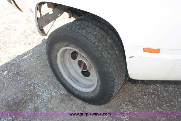 image for item E2599 1995 GMC Sierra 3500 Club Cab pickup truck