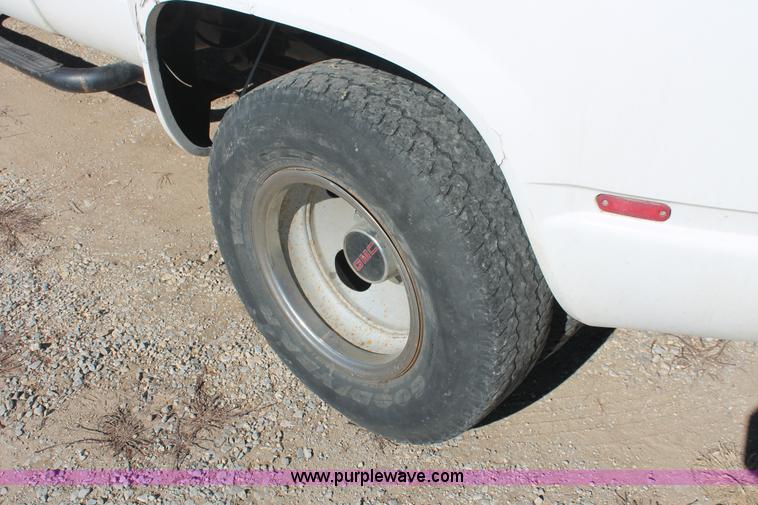 image for item E2599 1995 GMC Sierra 3500 Club Cab pickup truck