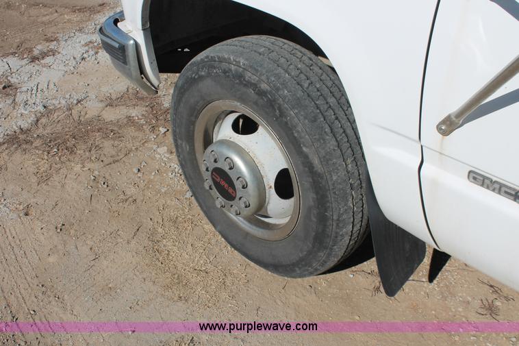 image for item E2599 1995 GMC Sierra 3500 Club Cab pickup truck